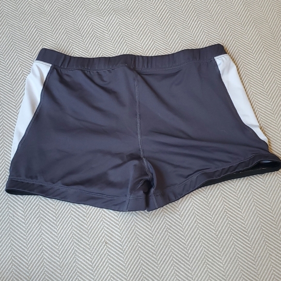 ASICS size Large running shorts - Picture 12 of 12